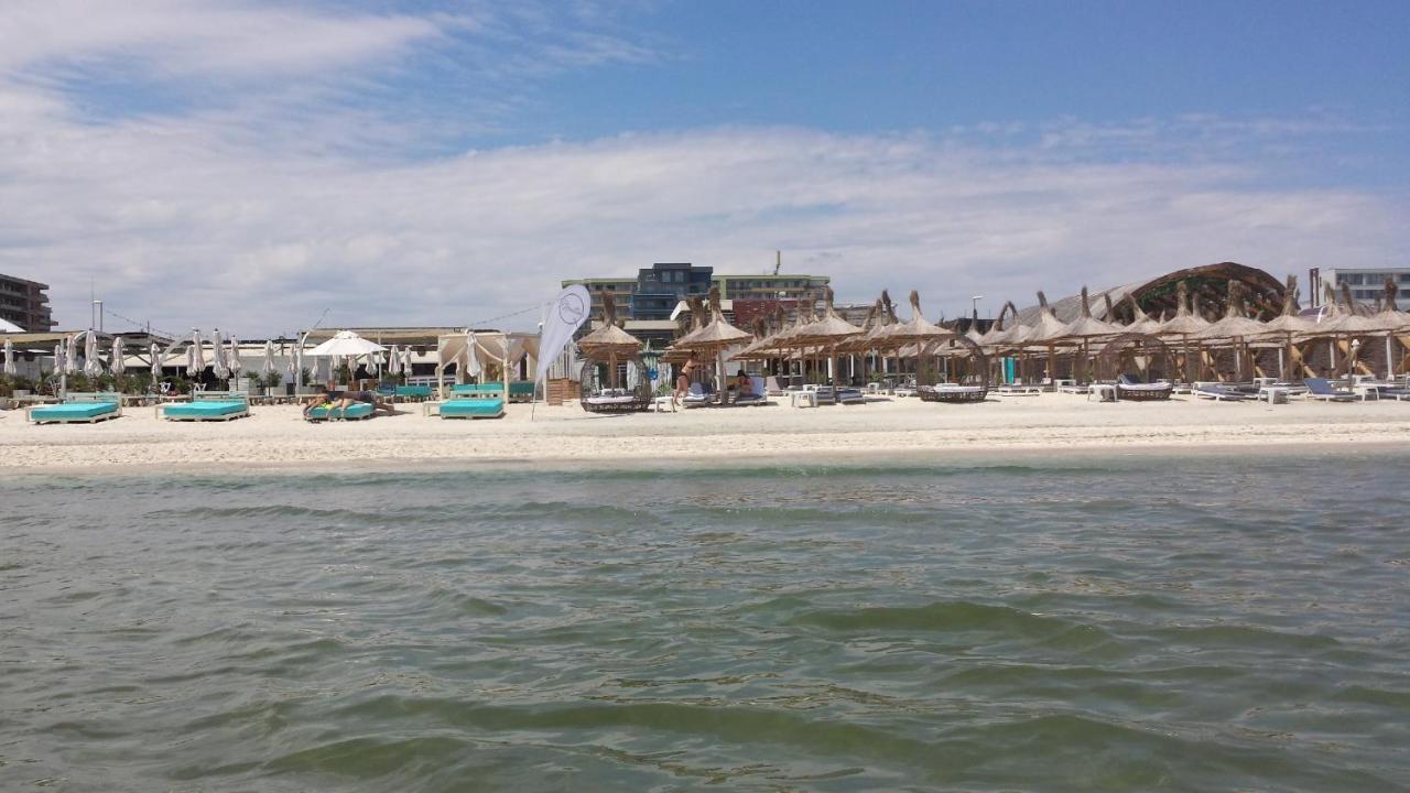 Bella Vista Summerland Mamaia Exterior photo