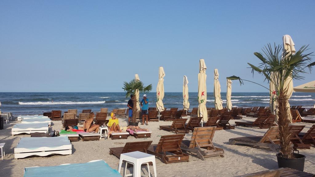 Bella Vista Summerland Mamaia Exterior photo